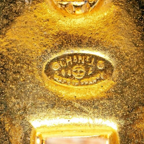 CHANEL CC Logo Round Clip-On Earrings Gold Tone - Picture 4 of 7